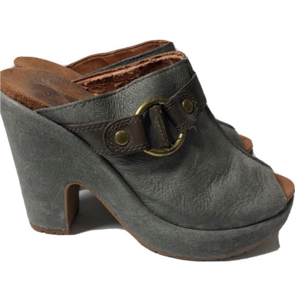 Lucky Brand Veronica Gray Leather Chunky Heel Clogs. Size 10.